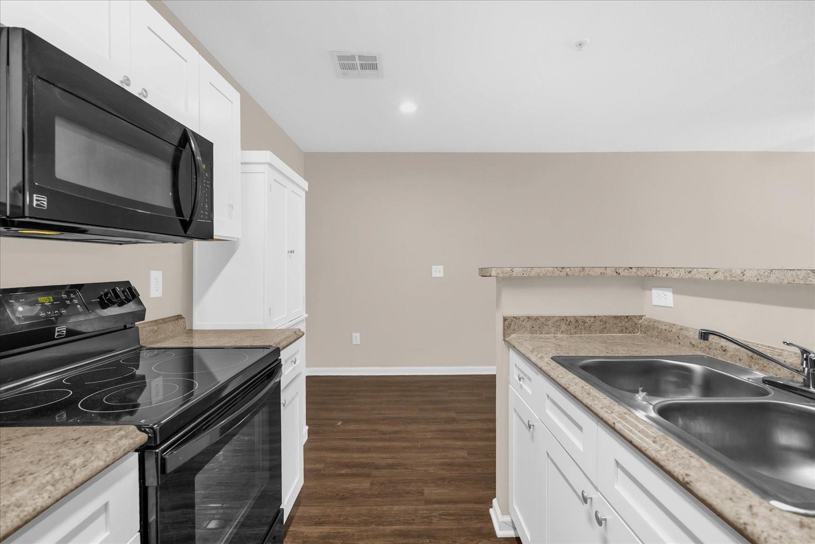 SUNSET LAKE - Residential