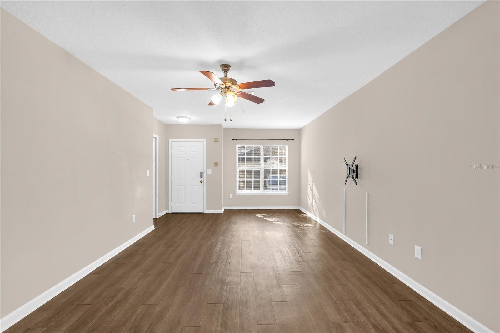 SUNSET LAKE - Residential