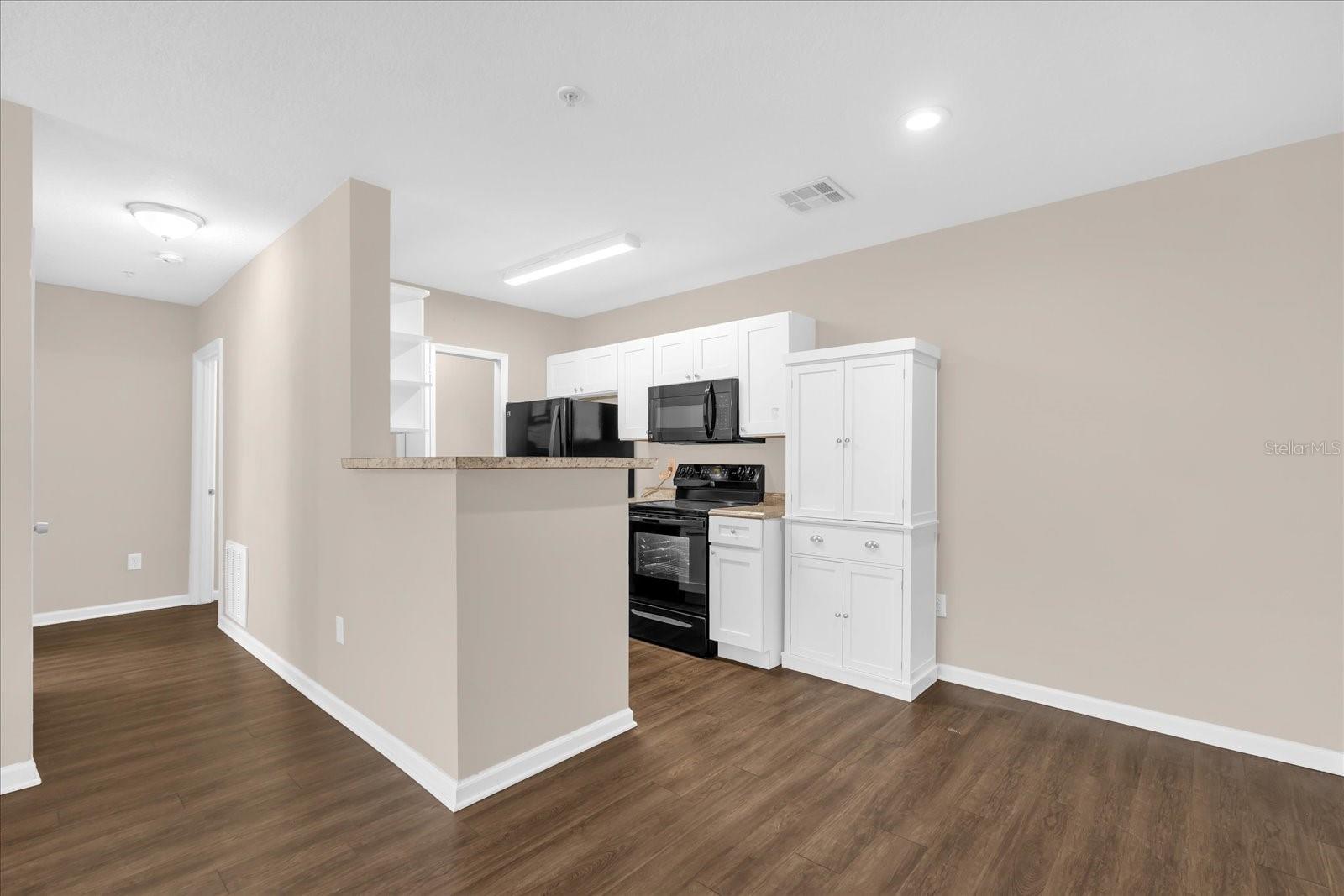 SUNSET LAKE - Residential