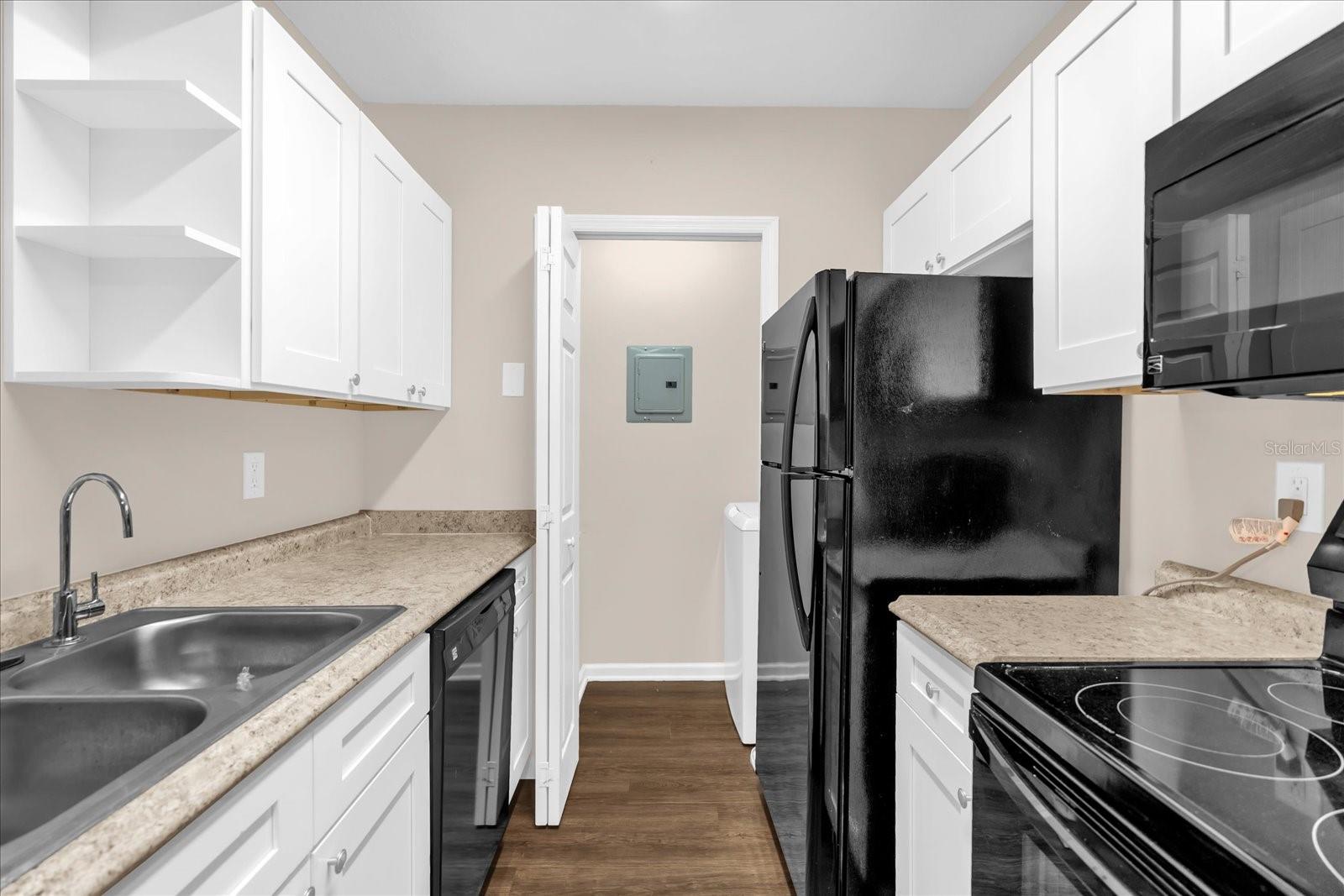 SUNSET LAKE - Residential