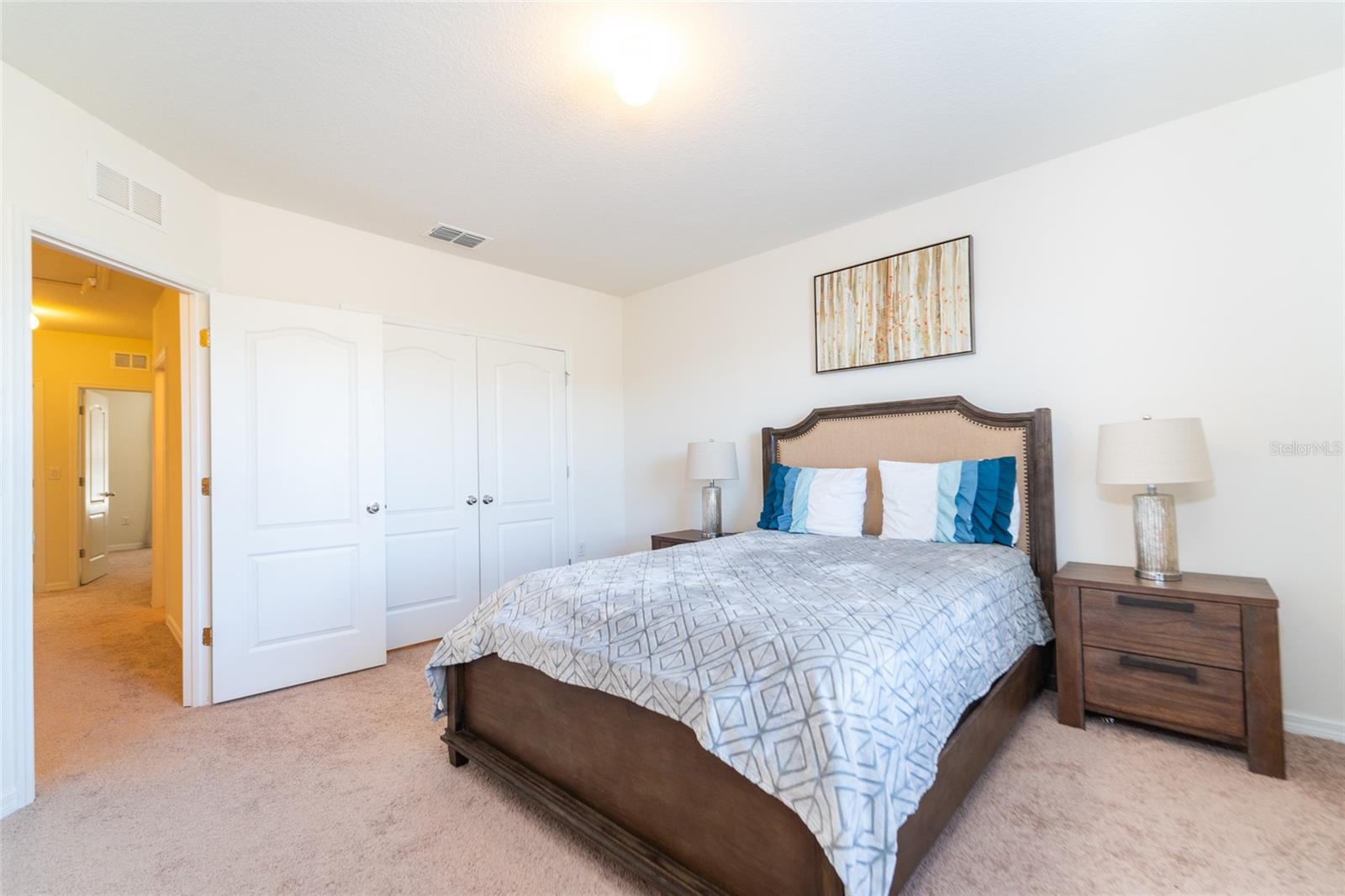 LAKE BLUFF/TOWN CENTER EAST-PH - Residential Lease