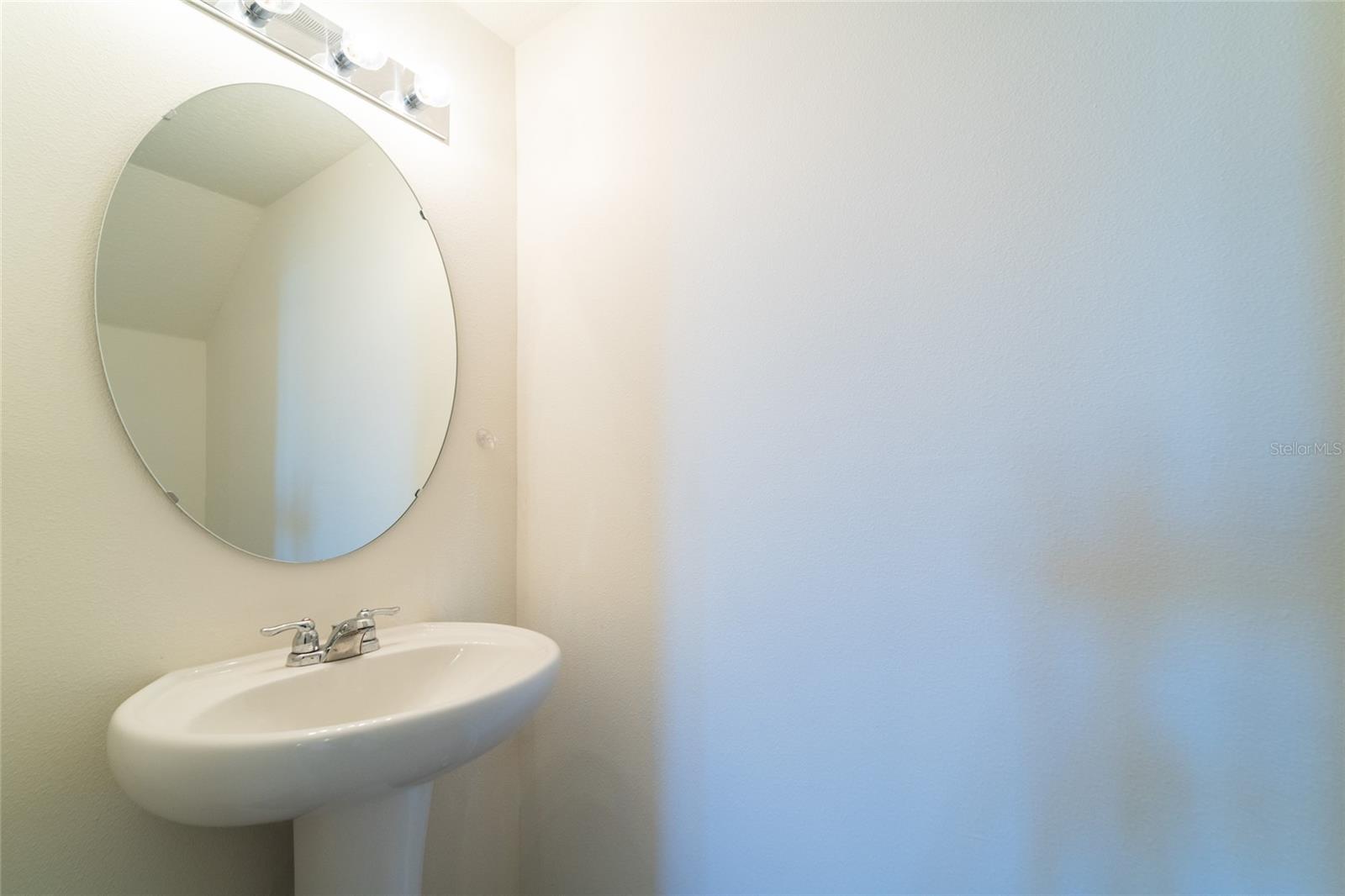 LAKE BLUFF/TOWN CENTER EAST-PH - Residential Lease