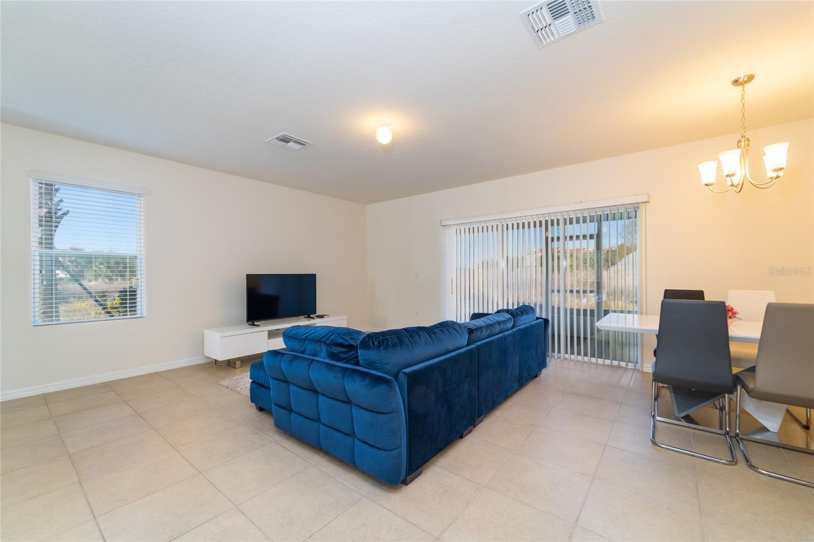 LAKE BLUFF/TOWN CENTER EAST-PH - Residential Lease