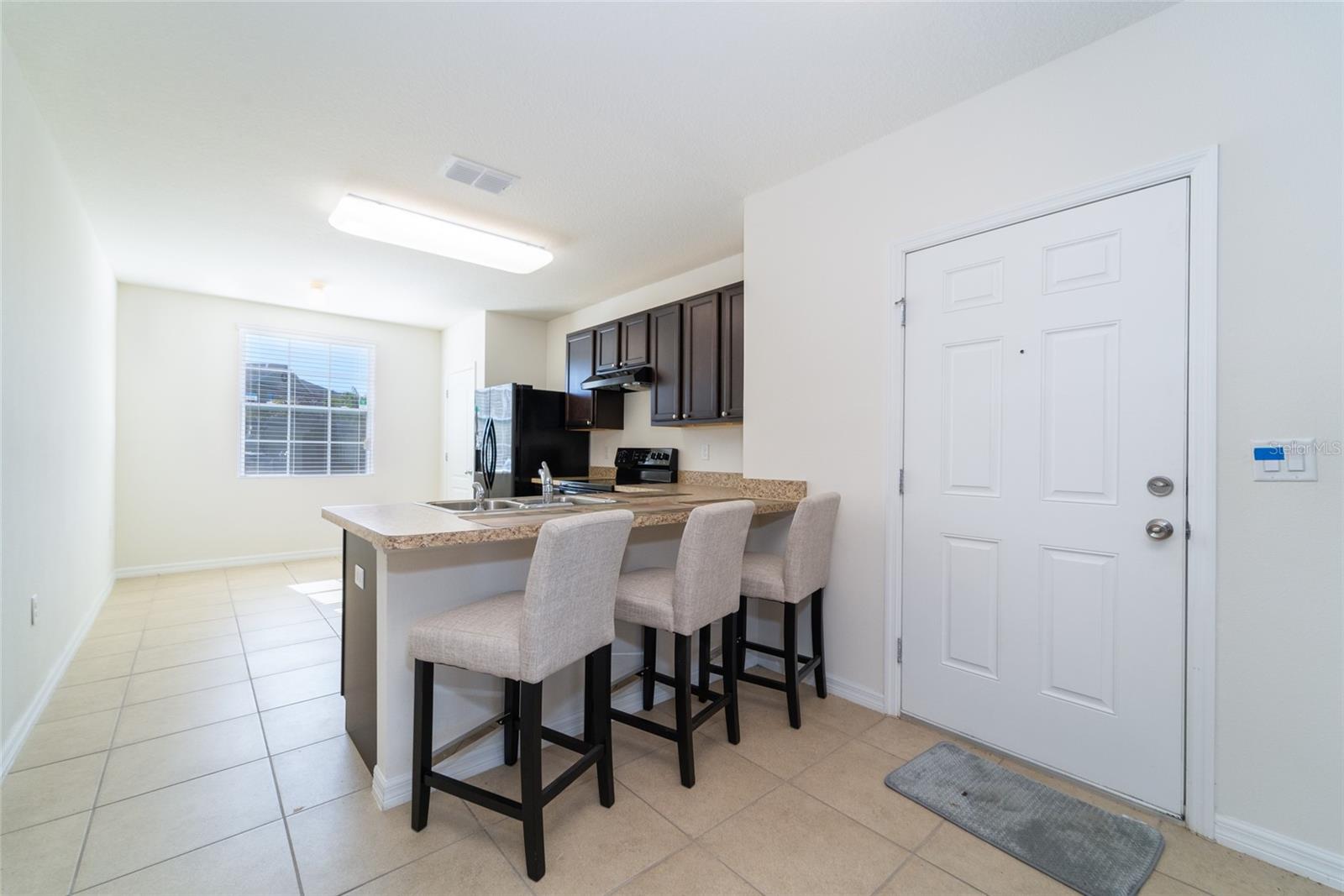 LAKE BLUFF/TOWN CENTER EAST-PH - Residential Lease