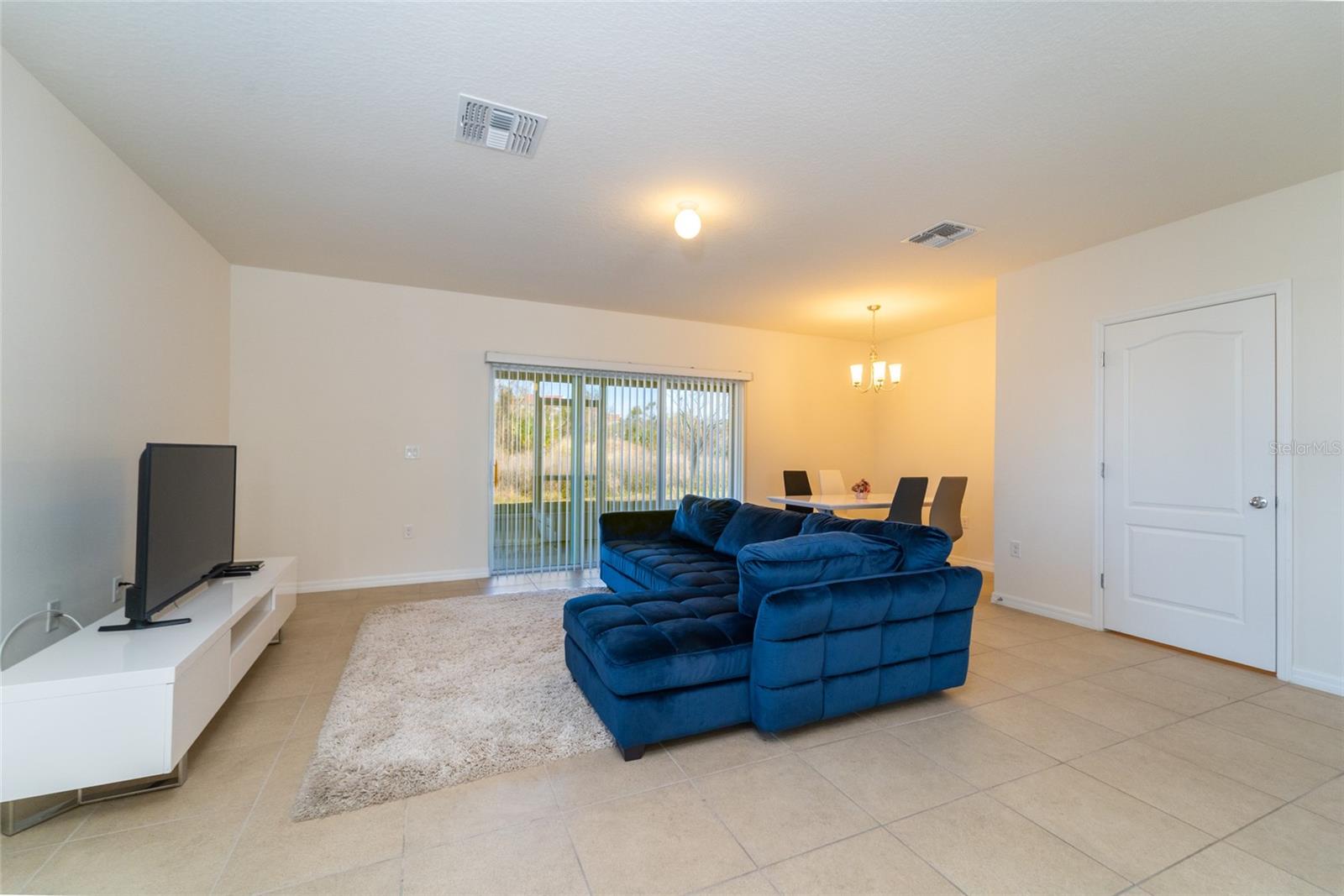 LAKE BLUFF/TOWN CENTER EAST-PH - Residential Lease