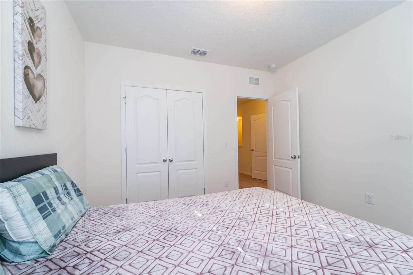 LAKE BLUFF/TOWN CENTER EAST-PH - Residential Lease