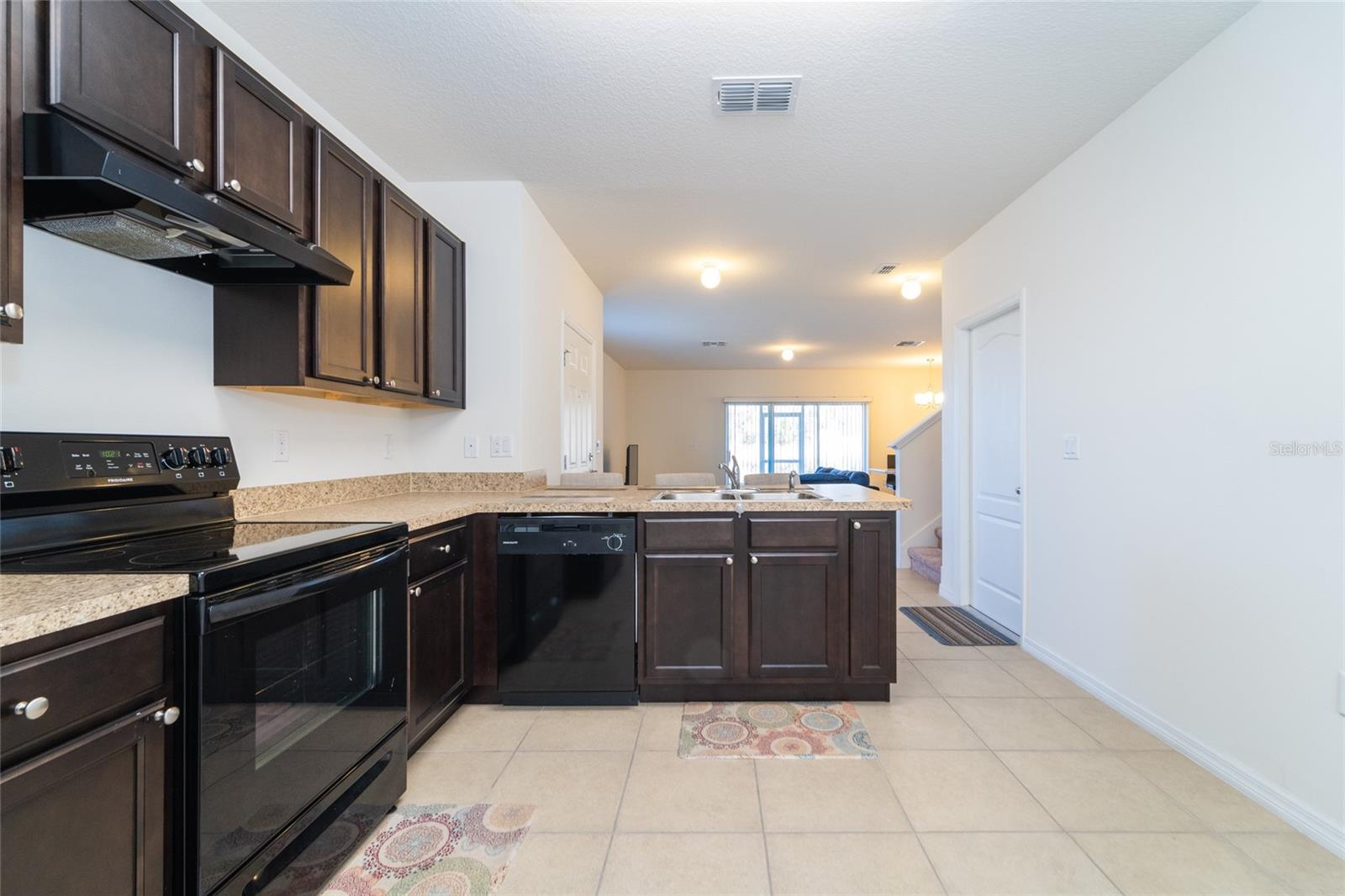 LAKE BLUFF/TOWN CENTER EAST-PH - Residential Lease