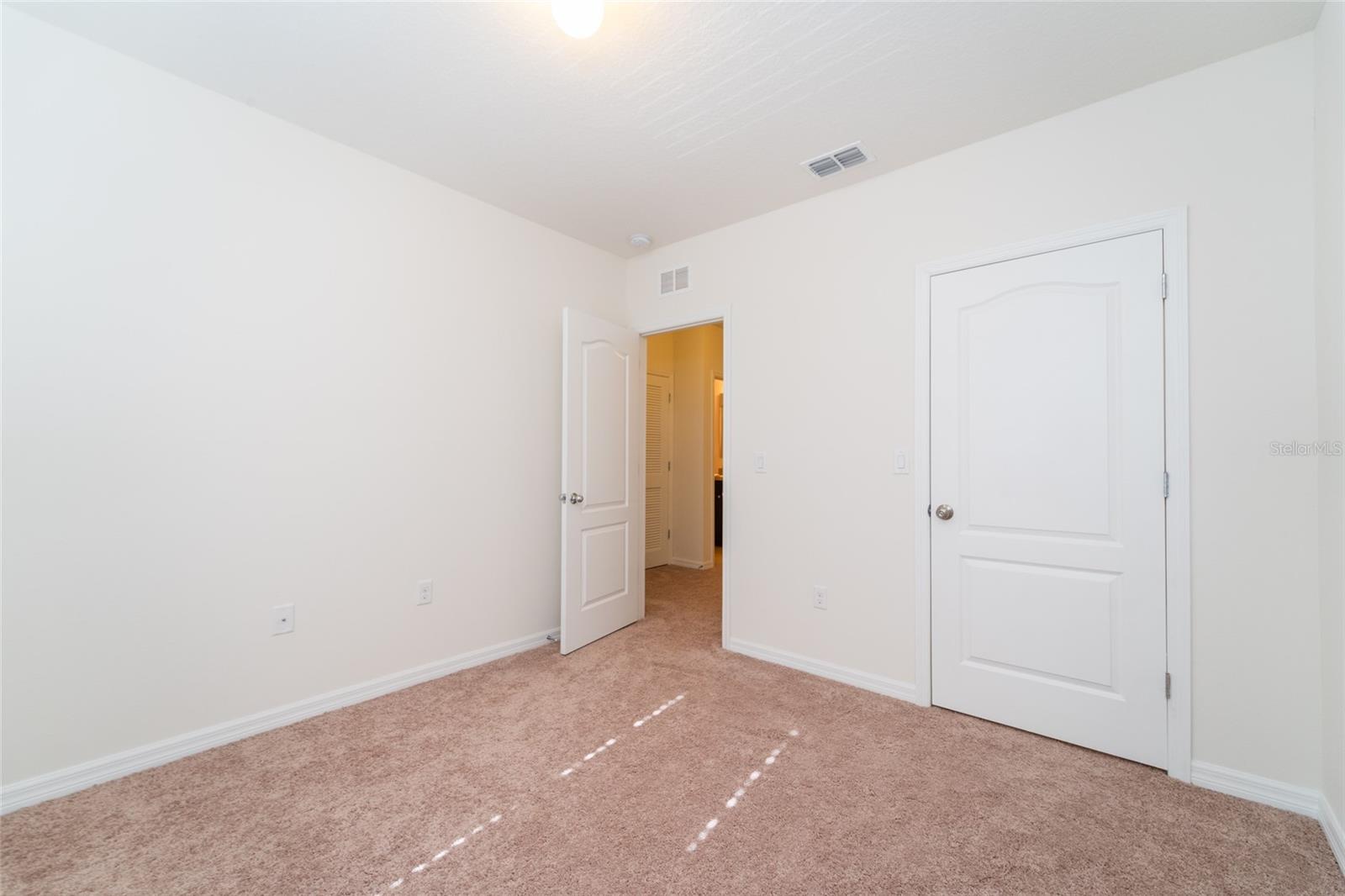 LAKE BLUFF/TOWN CENTER EAST-PH - Residential Lease