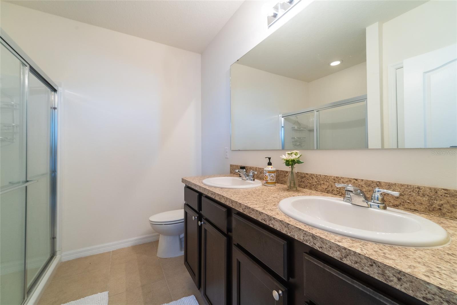 LAKE BLUFF/TOWN CENTER EAST-PH - Residential Lease