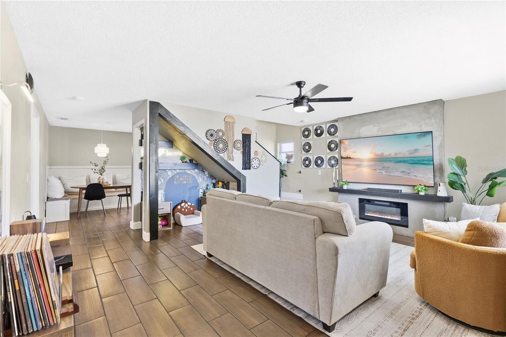 Photo of 805 Belvoir Drive, Davenport, FL 33837 (MLS # O6385862)