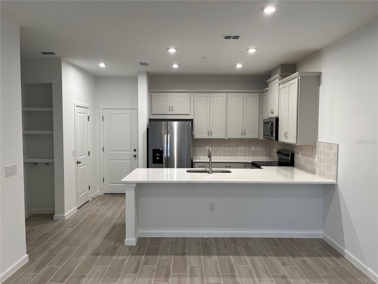 9928 RED CANOE ALLEY