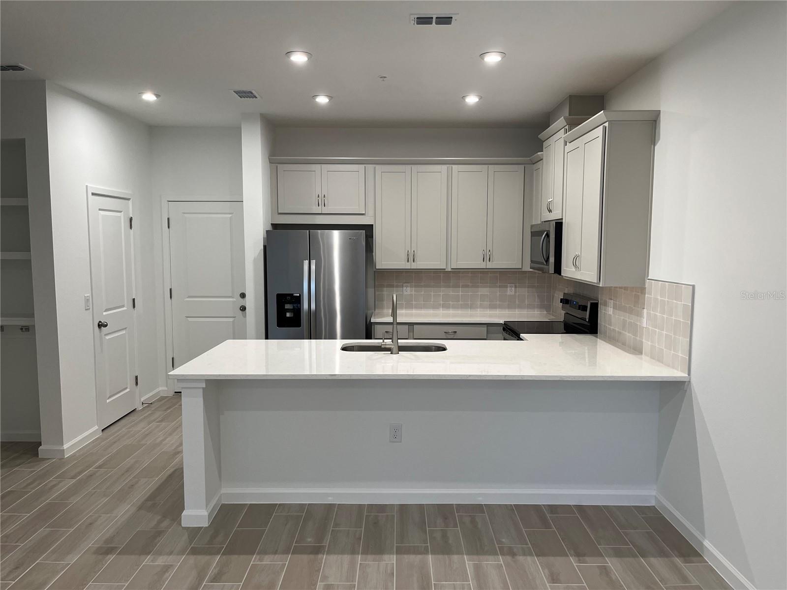 9928 RED CANOE ALLEY