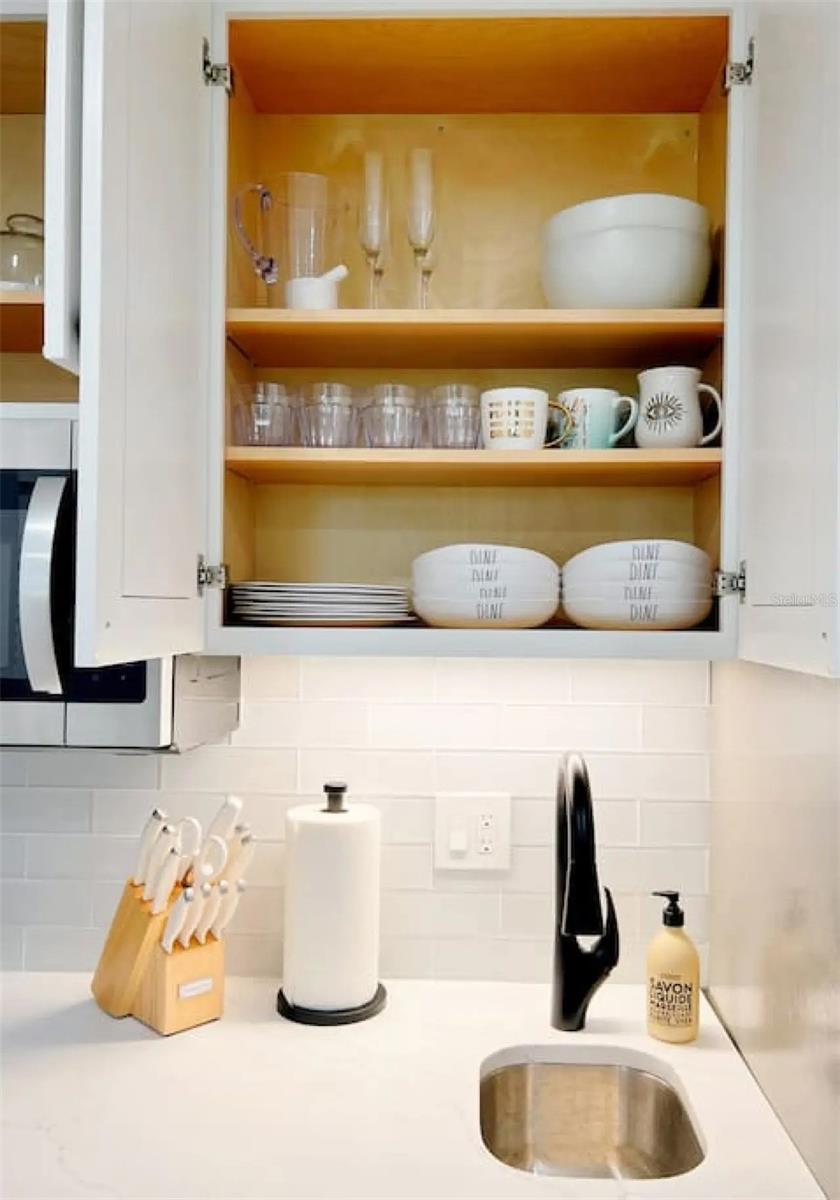 ISLAND RESORT AT MARINERS CLUB - Residential