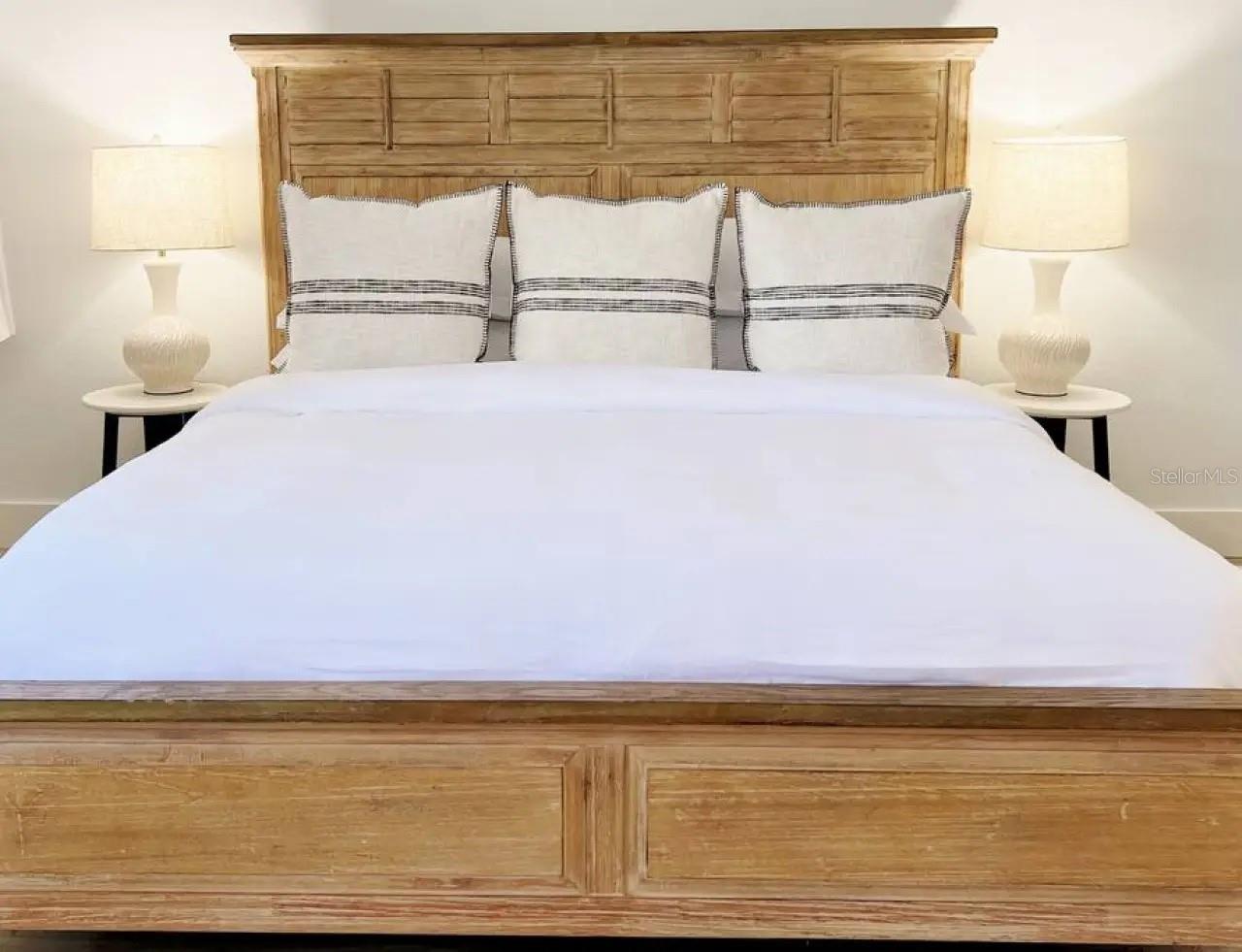 ISLAND RESORT AT MARINERS CLUB - Residential