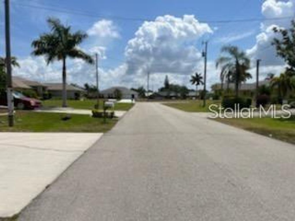 Photo of 214 SW 43 Lane, Cape Coral, FL 33914 (MLS # L4949332)