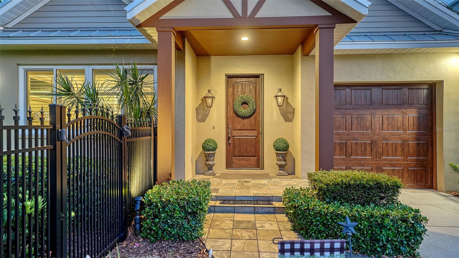 1934 BOUGAINVILLEA STREET
