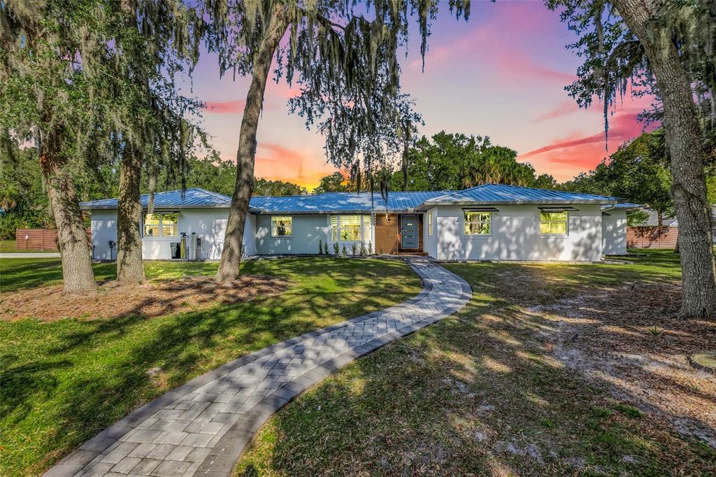 Photo of 1501 Grandview Boulevard, Kissimmee, FL 34744 (MLS # O6369640)