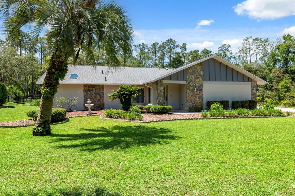 Photo of 1212 W Redding Street, Hernando, FL 34442 (MLS # W7875608)