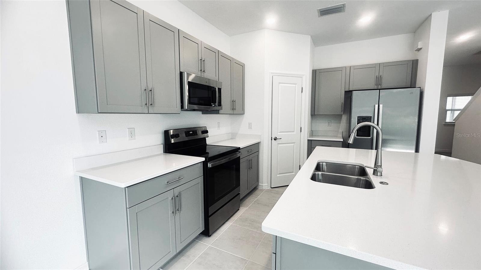 SKYE RANCH NBRHD TWO TWNHMS - Residential Lease