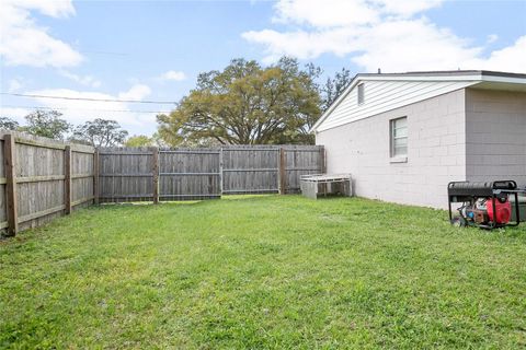 A home in DELAND