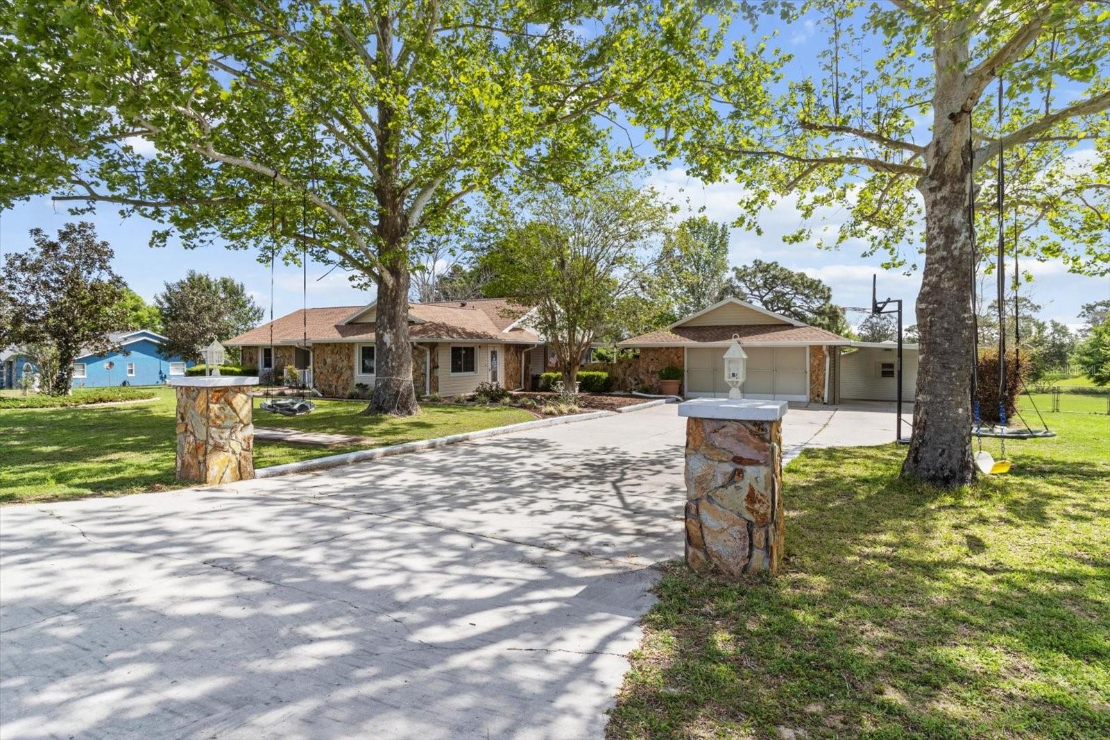 8921 S THOROUGHBRED POINT