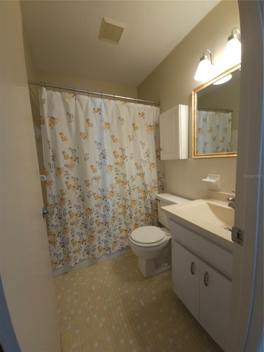 ON TOP OF THE WORLD - Residential Lease