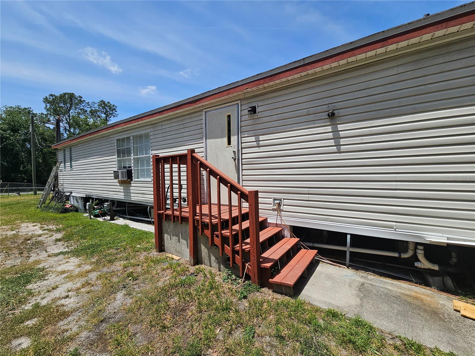 Comfortable studio with water and electricity included. Close to parks and shopping centers.