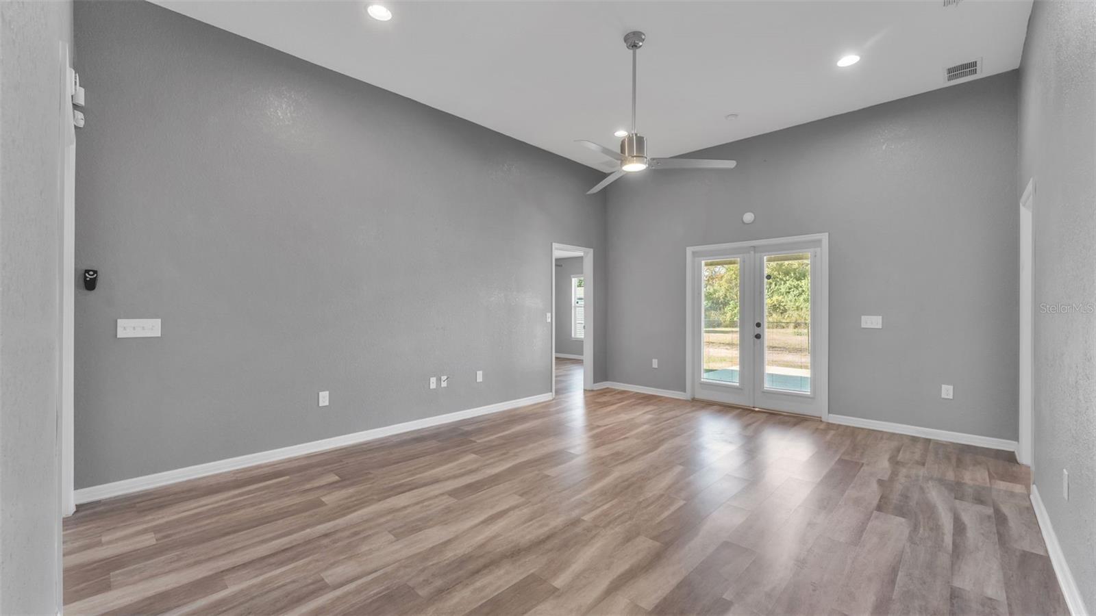 HOLLAND PARK PLACE PH 2 - Residential