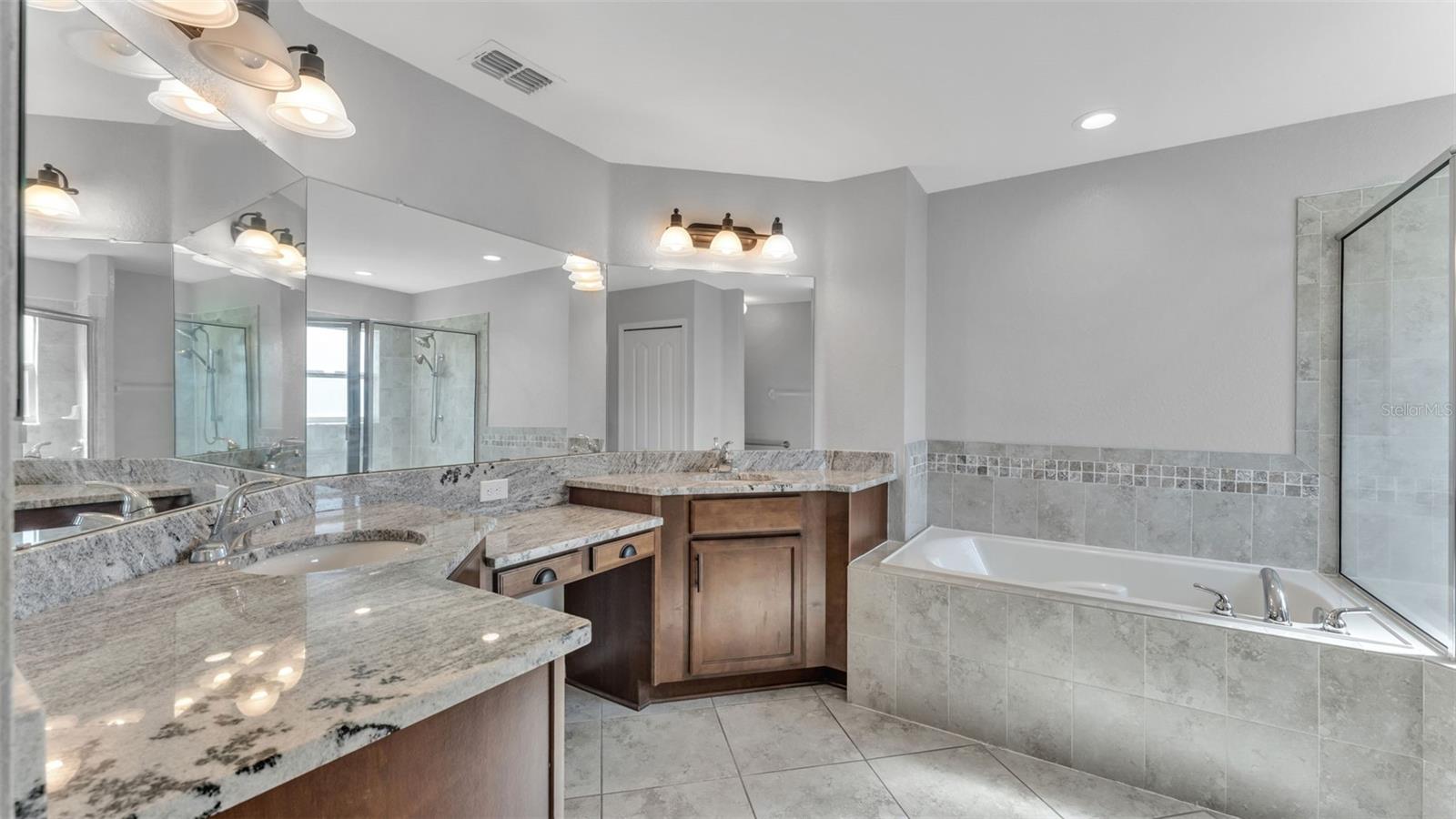 HOLLAND PARK PLACE PH 2 - Residential