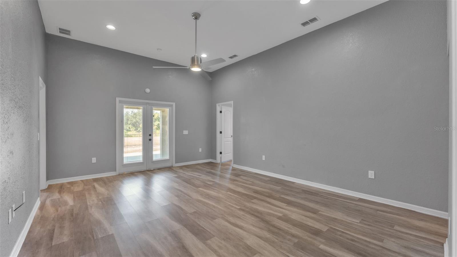 HOLLAND PARK PLACE PH 2 - Residential