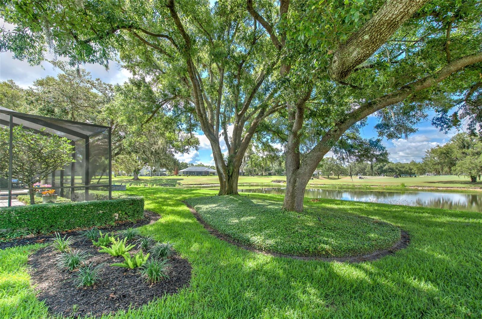 RIVER HILLS COUNTRY CLUB PH - Residential