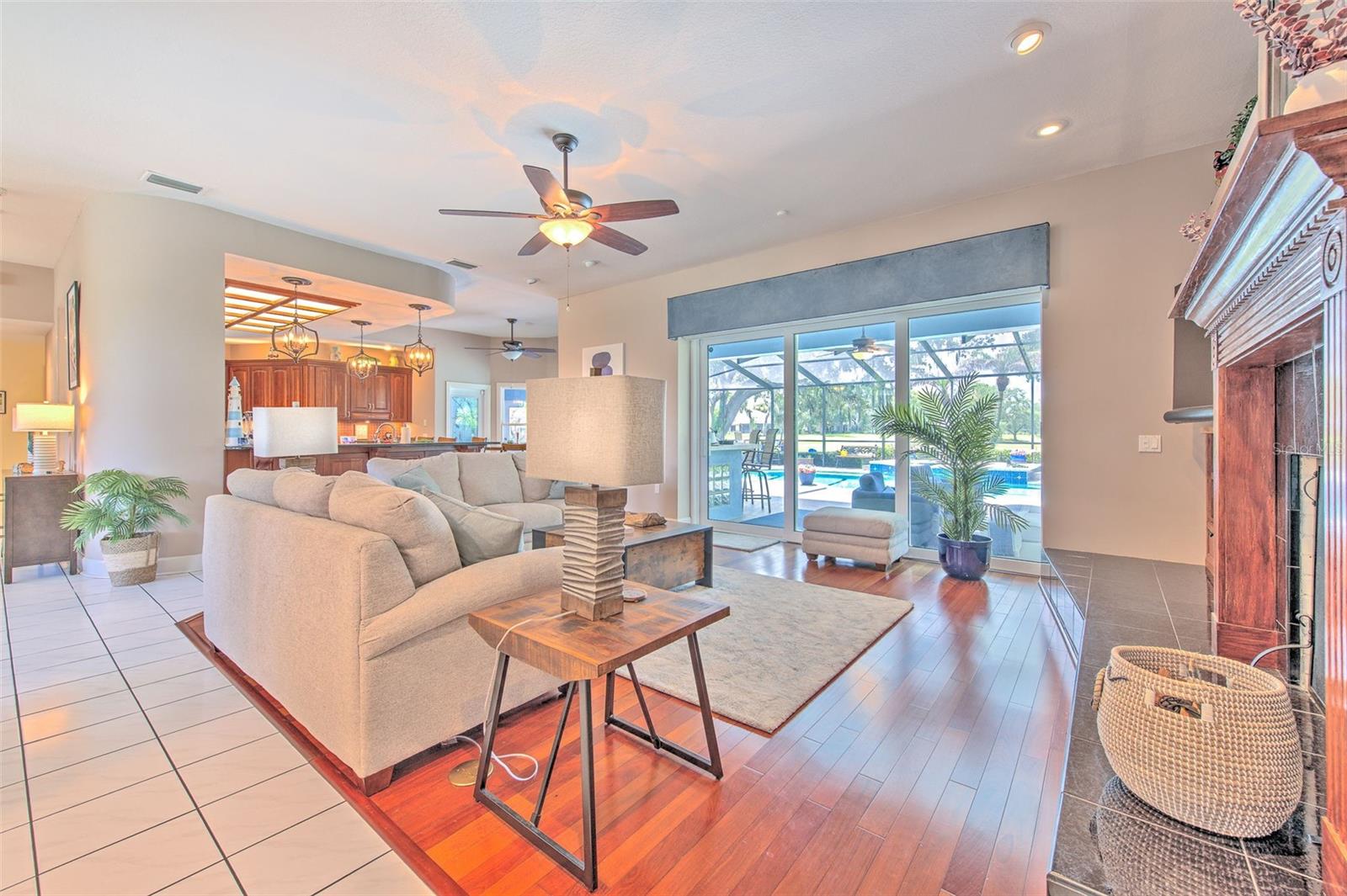 RIVER HILLS COUNTRY CLUB PH - Residential
