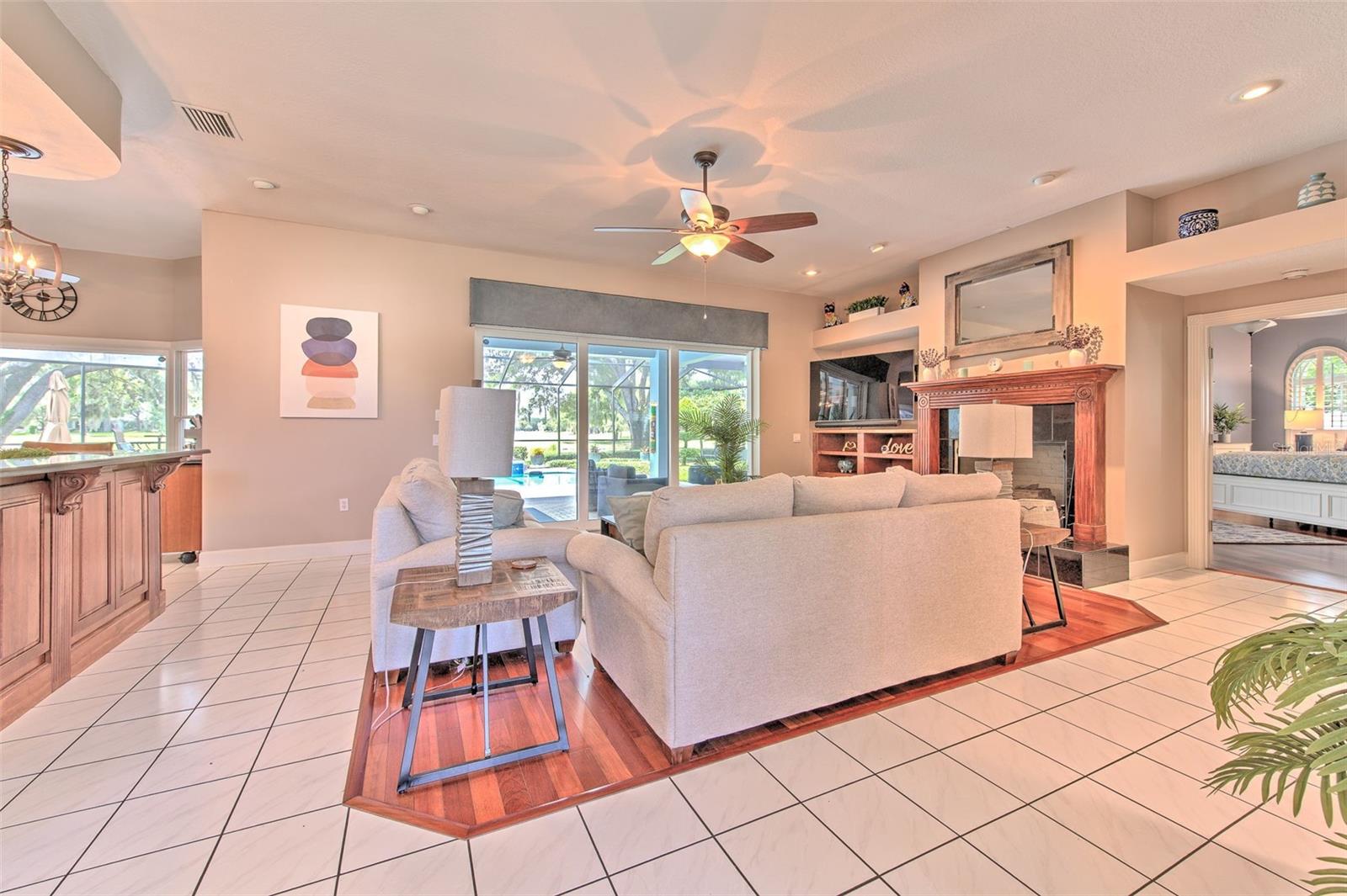 RIVER HILLS COUNTRY CLUB PH - Residential