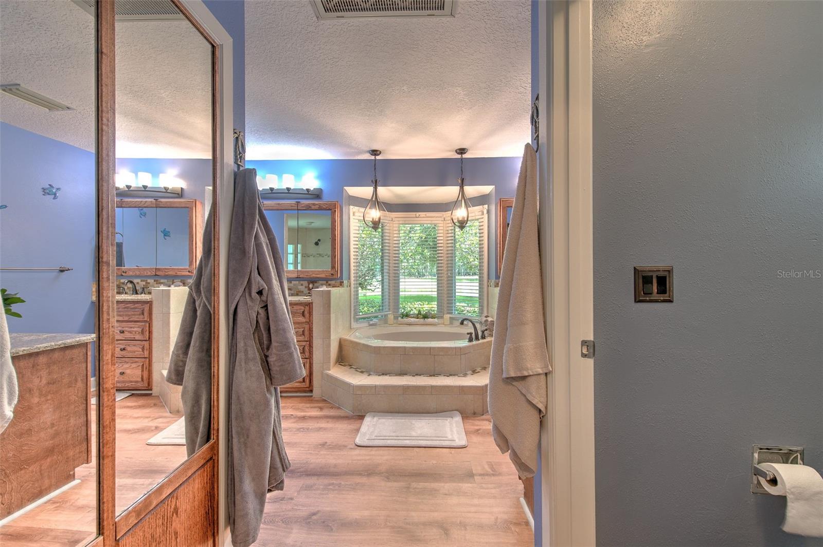 RIVER HILLS COUNTRY CLUB PH - Residential