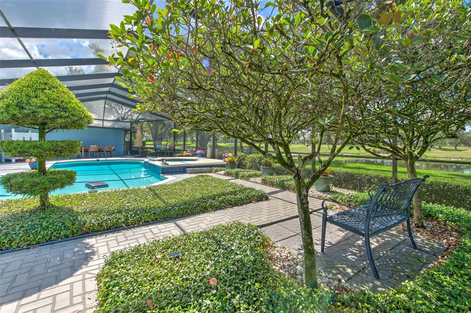 RIVER HILLS COUNTRY CLUB PH - Residential
