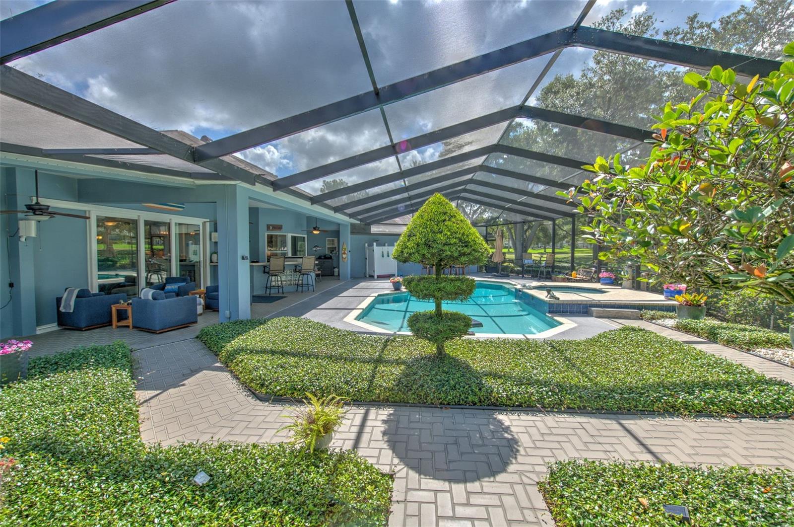 RIVER HILLS COUNTRY CLUB PH - Residential