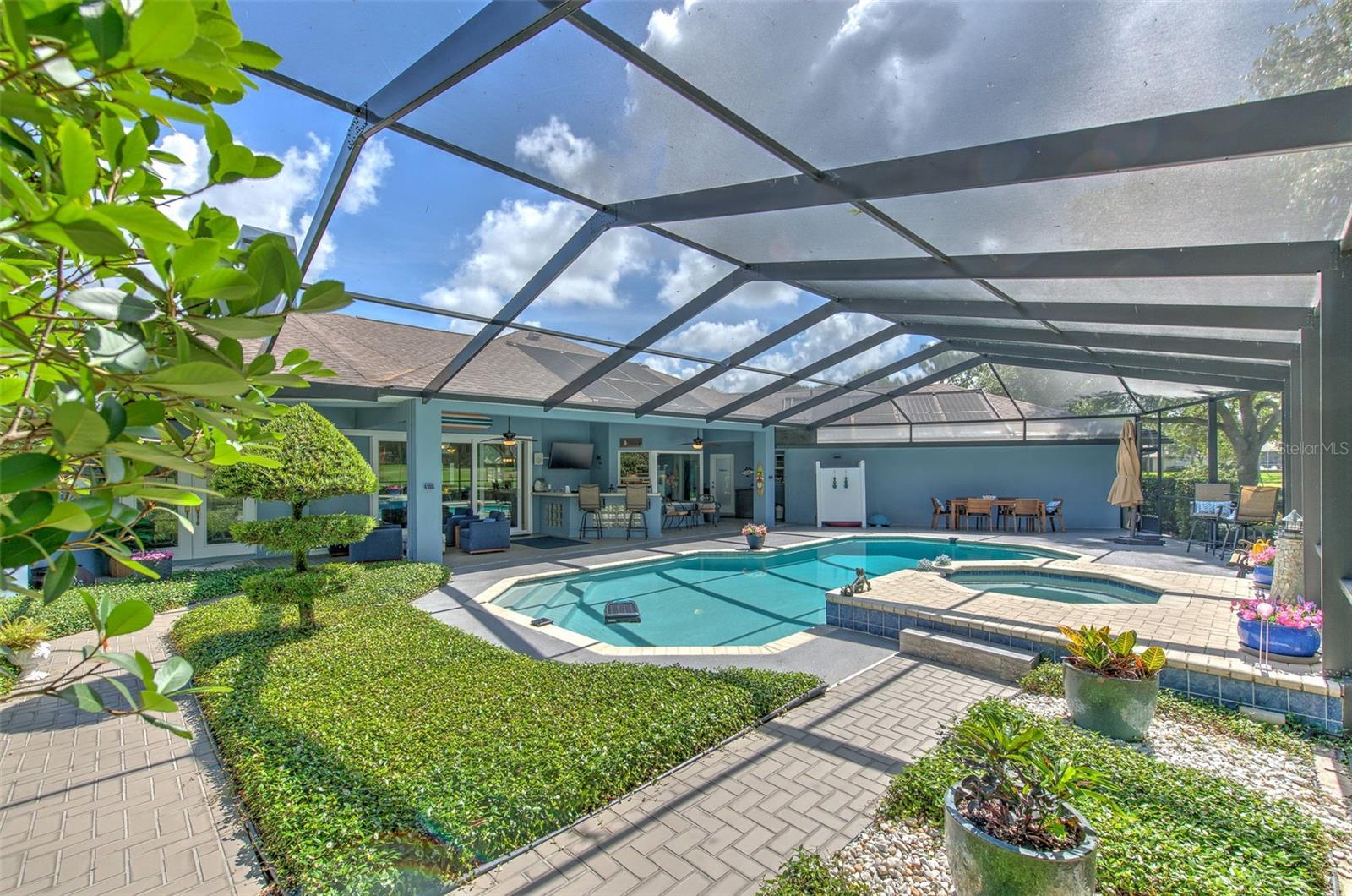 RIVER HILLS COUNTRY CLUB PH - Residential