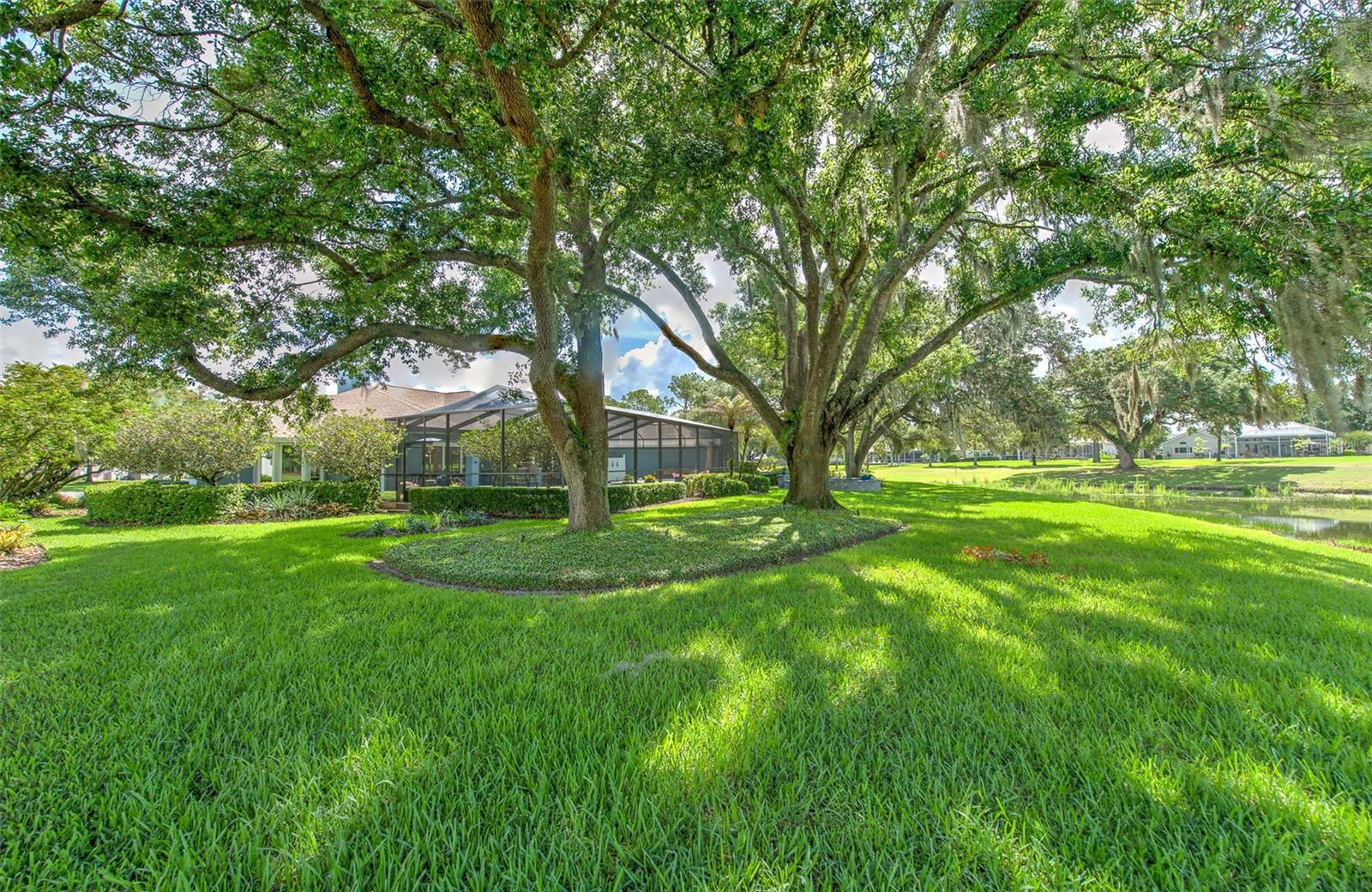 RIVER HILLS COUNTRY CLUB PH - Residential