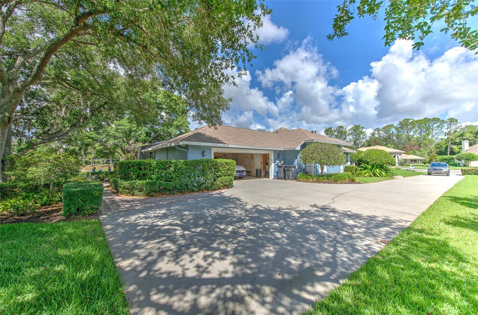 RIVER HILLS COUNTRY CLUB PH - Residential