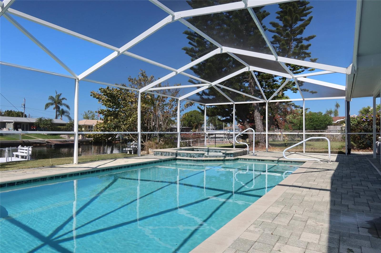 FLOR A MAR - Residential