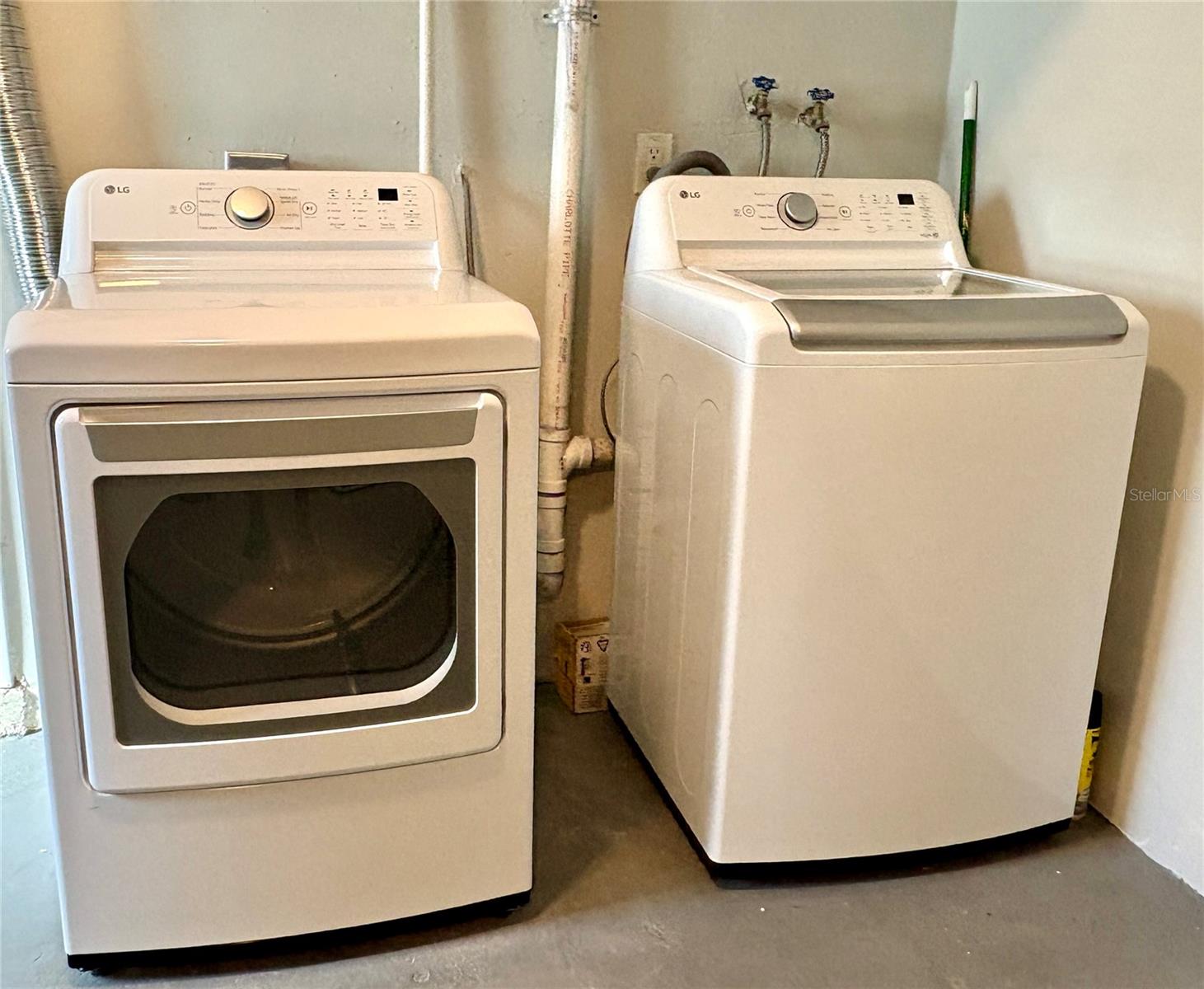 WOODBROOK GARDENS 1ST ADD - Residential Lease