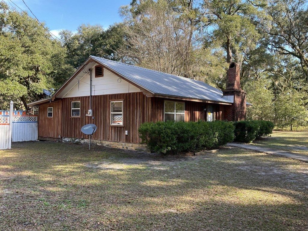 Photo of 8233 NE Highway 353, Old Town, FL 32680 (MLS # O6375312)