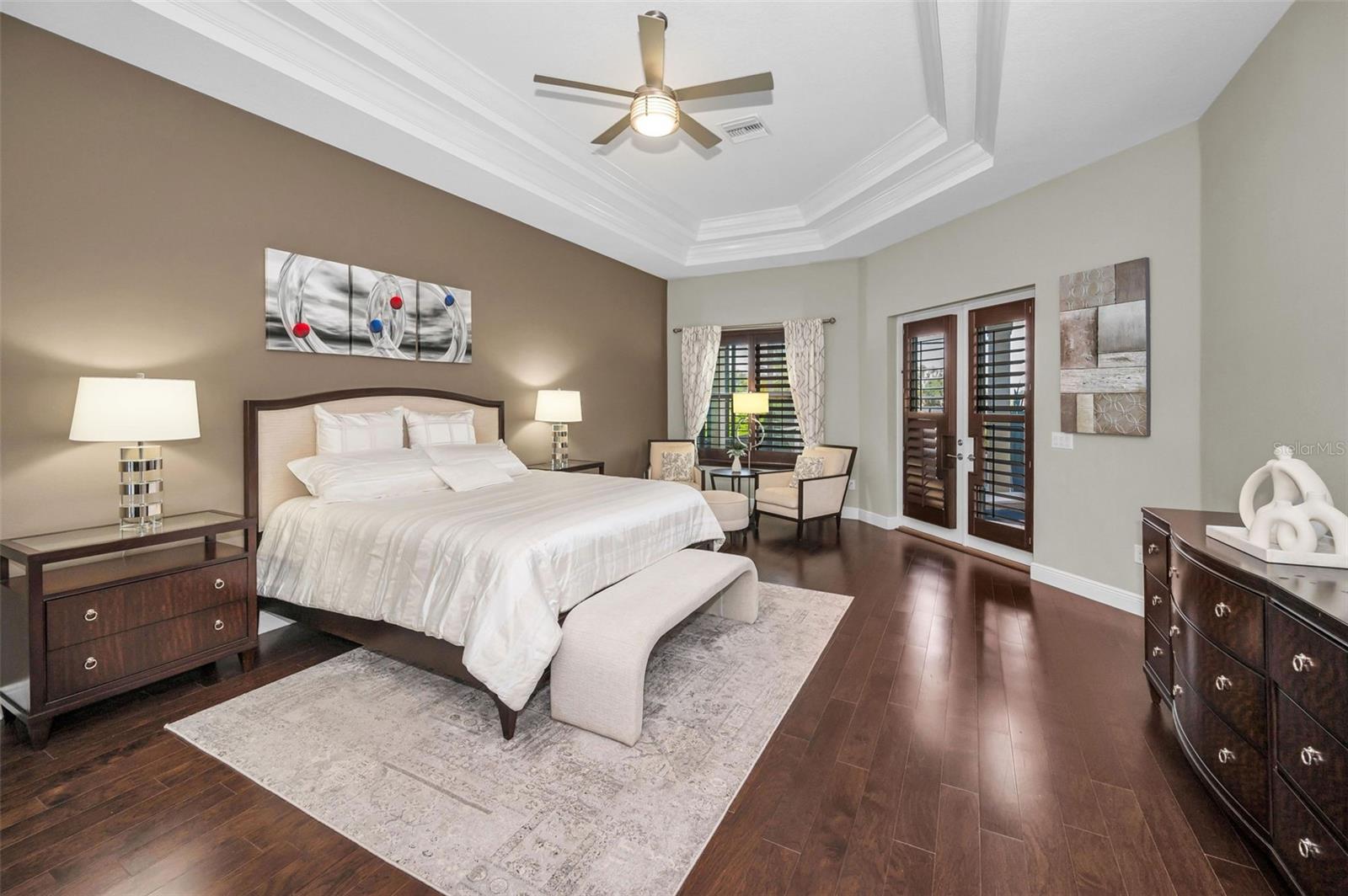 CHAMPIONS CLUB - Residential