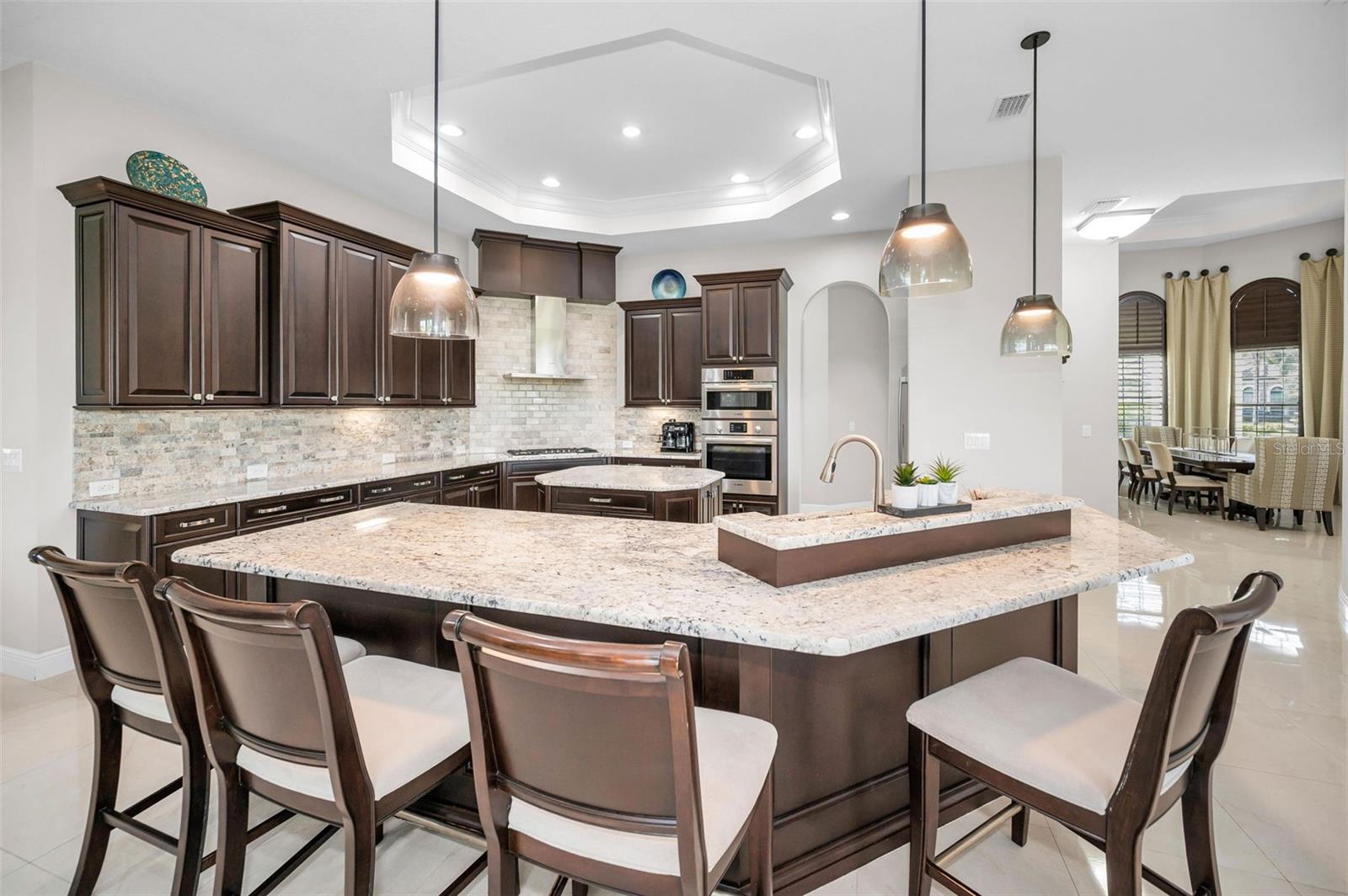 CHAMPIONS CLUB - Residential