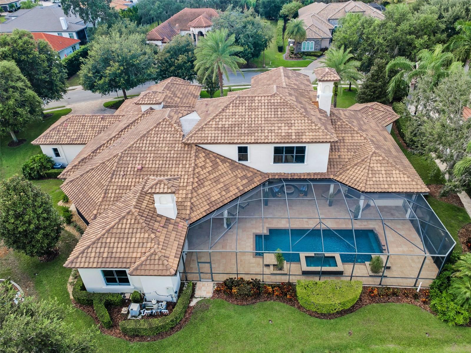 CHAMPIONS CLUB - Residential