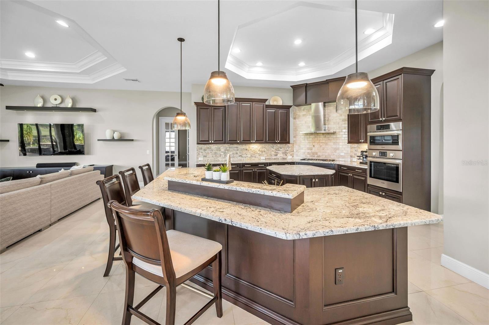 CHAMPIONS CLUB - Residential