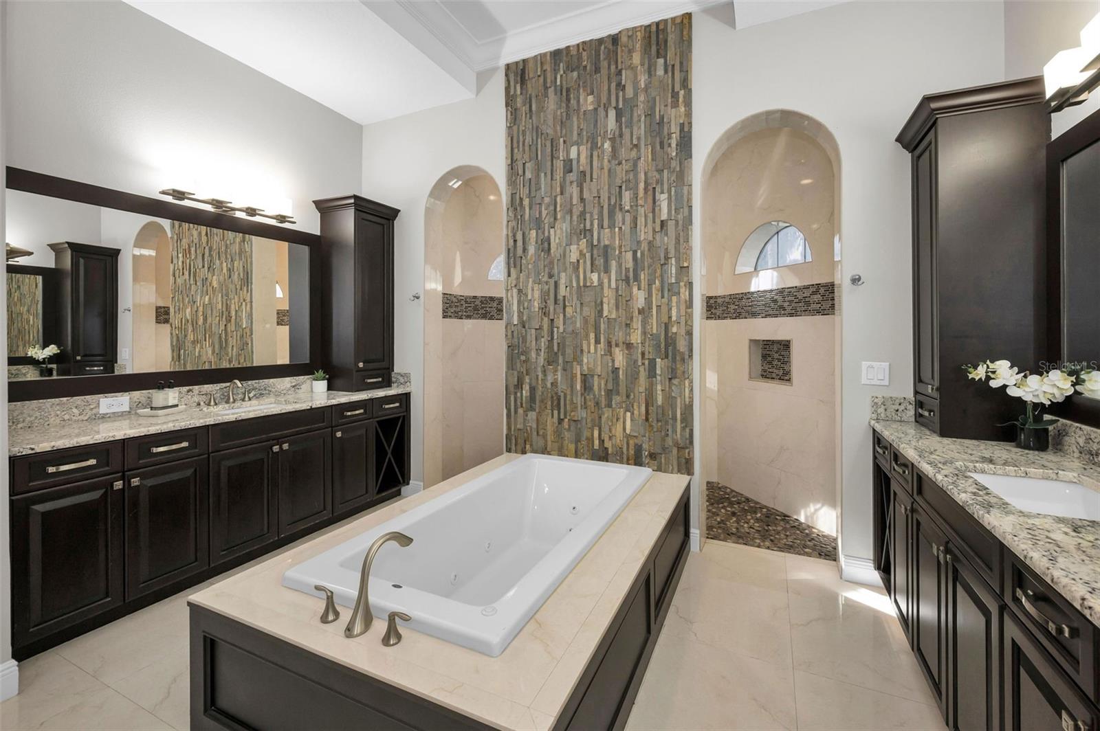 CHAMPIONS CLUB - Residential