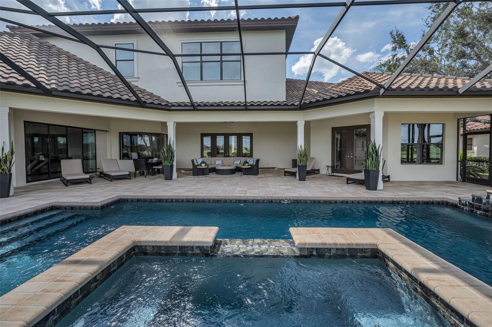 CHAMPIONS CLUB - Residential