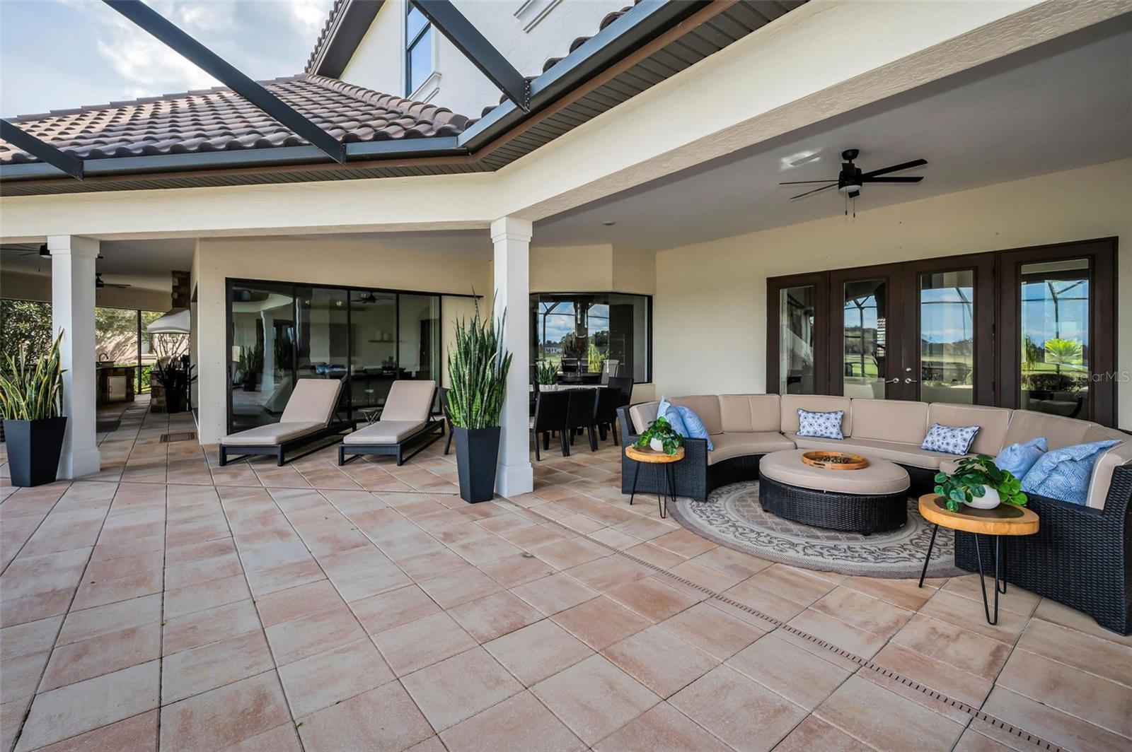 CHAMPIONS CLUB - Residential