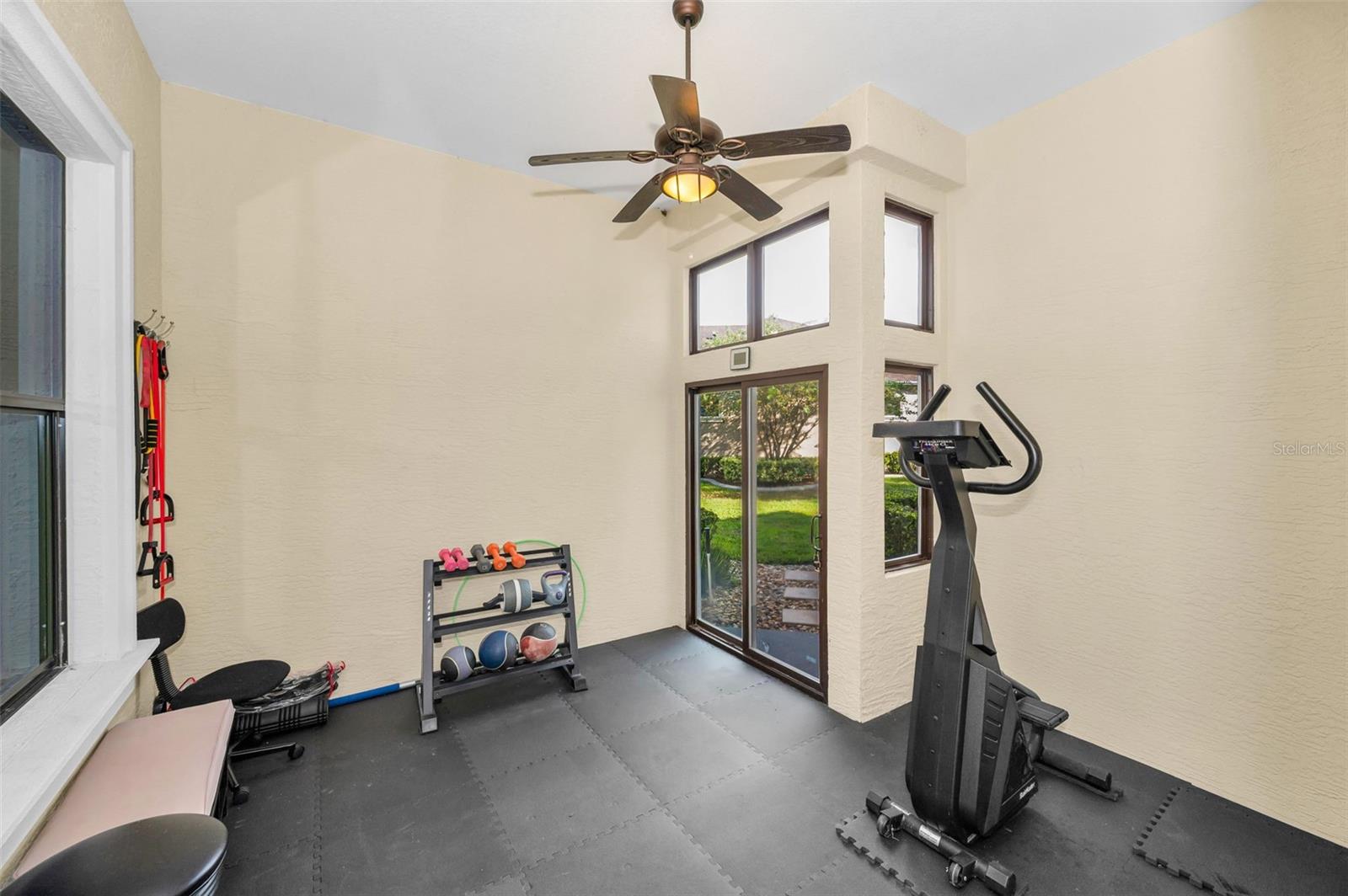 CHAMPIONS CLUB - Residential